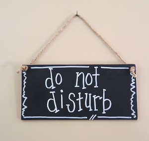 Colgadores de puerta de madera natural con la inscripción 'No molestar' - Product Image 6