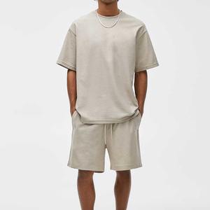 Venta al por mayor Hombres 2 Piezas Jogger Set Personalizado Unisex Dos Tonos Corto Twin Set Oversize Hombres Verano Manga Corta Prendas de Vestir Exteriores Conjuntos de punto - Product Image 2