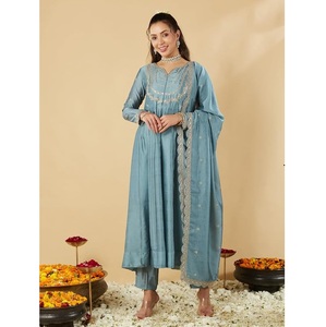 Kurti à manches longues à la mode avec des motifs élégants parfaits pour les saisons de transition - Product Image 1