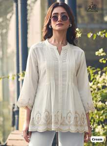 Vêtements ethniques indiens tendance, Kurti court avec motif plissé et broderie, tunique à bas prix, Kurtis en rayonne lourde - Product Image 2