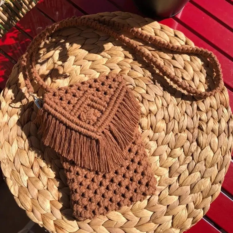 Venta caliente macramé hecho a mano teléfono inteligente bolsa macramé soporte móvil con color personalizado