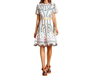 Robe Courte Bohème Coupe Trapèze Col Festonné Manches Courtes Broderie Main Motif Pois Coton Décontractée Printemps Femme ODM Naturel - Product Image 1