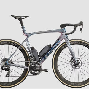 Bicicleta Trek Madone SLR9 Gen 8 AXS Nueva Original de Fábrica con Soporte Integrado para Luz, Desplazamiento de 0mm, Longitud Corta, en Stock, 3 Años de Garantía - Product Image 1