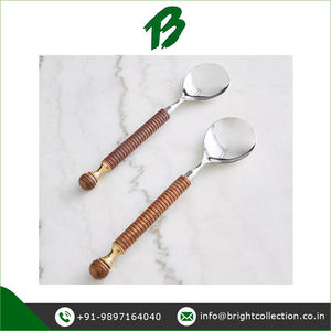 Serveur à salade avec manche en rotin en acier inoxydable d'excellente qualité à bas prix pour les mariages, les fêtes, les hôtels et les restaurants - Product Image 2