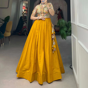 Lehenga choli ผ้าฝ้ายบริสุทธิ์พิมพ์ลายสำหรับงานแต่งงานของผู้ใหญ่ชาวอินเดียปากีสถานล่าสุดของดีไซเนอร์ Fab Zone - Product Image 1