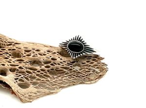 Anillo de ónix negro inspirado en el amanecer de Plata de Ley 925 con ajuste de bisel de cabujón de ónix liso Regalo de fiesta de boda perfecto para él - Product Image 3