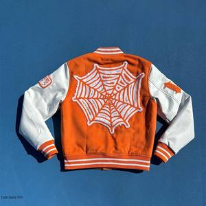 Chaqueta Universitaria de Béisbol Personalizada para Hombre, Chaqueta Bomber Bordada con Letras Gráficas Vintage en Satén Azul Claro - Product Image 5