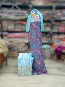 Châle rose pêche Maqbal Dirac avec imprimé floral multicolore, Gorgorad brodé or de luxe et châle violet - Product Image 3
