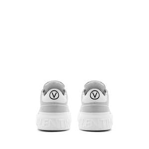 Zapatillas Casuales para Hombre Rey con Logotipo V, Parte Superior de Piel de Becerro, Lengüeta de Goma con Logotipo V, Detalle de Logotipo en Contraste, Hechas en Italia, Estilo para Caminar con Suela de Goma Blanca - Product Image 4