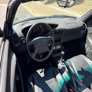 Porsche Boxster Base 1999 avec boîte automatique, intérieur en cuir foncé, conduite à droite, taille des pneus R16, caméra arrière - Product Image 6