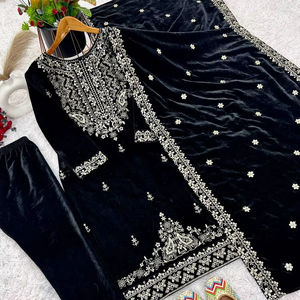 Salwar Kameez en soie de designer, tenue de soirée, haut-dupatta et bas avec broderie lourde et travail de séquence - Product Image 1