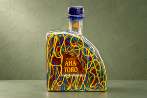 AHA TORO Extra Añejo <span class=keywords><strong>Tequila</strong></span> 750ml 3 Jahre Gereift 100% Blaue Agave Luxuriöser Mexikanischer Spirituose Premium Dekorierte Flasche Großhandel Export - Product Image 1