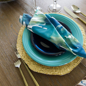 Elégante assiette de chargement en bronze fini idéale pour les banquets et les célébrations de l'Inde. - Product Image 2