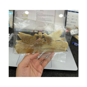 Peignes en corne de buffle faits à la main Design squelette de poisson Portable naturel écologique prix de gros Salon de coiffure luxe unique - Product Image 1