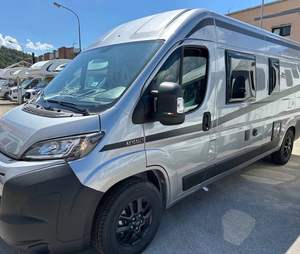 Trouvez des icônes similaires pour un véhicule de type caravane, camping-car ou motorhome tout-terrain 4x4. - Product Image 1