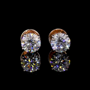 Pendientes de diamantes cultivados en laboratorio solitario de oro de 14 quilates con ajuste de cuatro puntas - Product Image 1