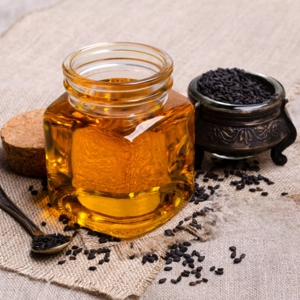 Huile de cumin noir 100% biologique 100% naturelle pressée à froid de qualité supérieure en provenance d'Inde OEM Améliore l'immunité Bénéfique pour les cheveux et la peau - Product Image 1