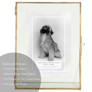 Cadre photo élégant en métal en laiton avec finition antique, parfait pour présenter des portraits de famille chéris et la décoration intérieure - Product Image 2