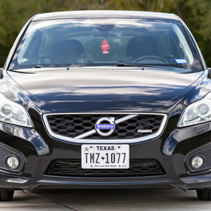 Diseño Usado en Buen Estado, Sin Reserva, Transmisión Manual de 6 Velocidades, Turbo de 5 Cilindros, Sin Modificar - Product Image 1