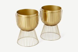 Maceta de metal atractiva con soporte decorativo adecuado para diseñadores de interiores y puesta en escena en casa con énfasis en vegetación - Product Image 3