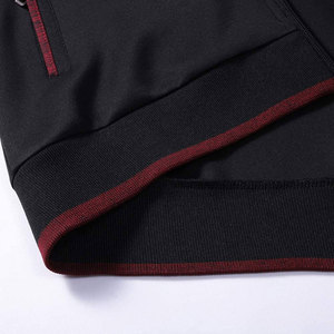 Survêtement homme de coupe moderne avec rayures latérales parfait pour les séances d'entraînement et une apparence sportive décontractée - Product Image 6