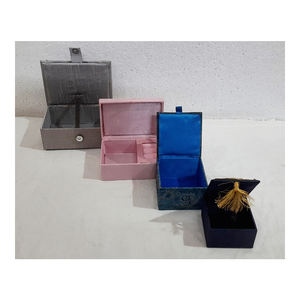 Cajas de joyería bordadas a mano de diseño moderno de forma rectangular y cuadrada hechas de tela multicolor a bajo precio - Product Image 1