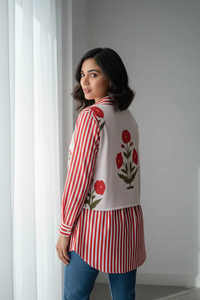 Chemise de nuit en coton imprimé de créateur dernier cri pour femmes chemise longue à imprimé floral avec fermeture à boutons à manches longues - Product Image 2