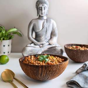 ชามเสิร์ฟมะพร้าวแบบดั้งเดิม ทำด้วยมือจากเปลือกมะพร้าวธรรมชาติ เหมาะสำหรับเสิร์ฟอาหารในงานเทศกาลทางวัฒนธรรม - Product Image 2