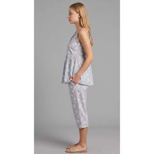 Ensemble capri en rayonne douce de qualité supérieure pour femme - Haut à manches mi-longues et pantalon capri imprimé cerise 3XL - Product Image 3