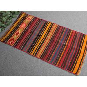 Alfombra Turca Vintage, Alfombra Pequeña de 1.9x3.6 pies, Alfombra de Lana con Diseño de Camuflaje Rojo y Azul - Product Image 1