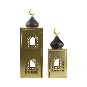 Elegante Juego de Faroles de Ramadán de Metal Dorado y Negro con Diseño de Media Luna y Arco Intrincado para Decoración Festiva del Hogar - Product Image 4