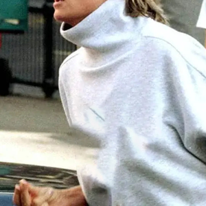 Sweat à capuche vintage personnalisé à col roulé Princesse Diana avec motif imprimé sur le devant, 100 % coton molletonné, manches longues - Product Image 6