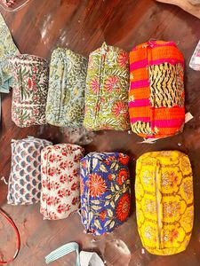 Juego de bolsas con cremallera de 3 piezas cosidas kantha acolchadas con estampado de algodón hecho a medida ideal para tiendas textiles para el hogar para reventa - Product Image 5
