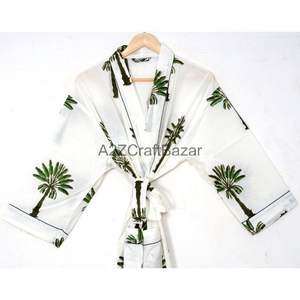 Beau kimono en coton à fleurs blanches Vêtements de nuit confortables pour femmes et vêtements de nuit thermiques Peignoir de printemps en gros avec logo sur le devant - Product Image 3