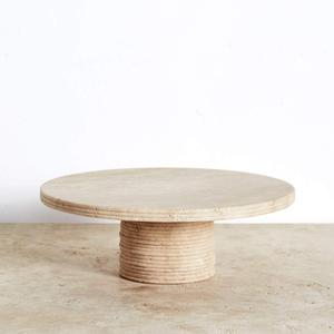 Elegante Soporte para Tartas de Piedra Travertino con Tres Patas Resistentes, Perfecto para Exhibir Postres y Decoración con Estilo, Diseño Natural Hecho a Mano - Product Image 6
