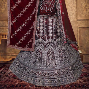 Lehenga en velours de qualité supérieure marron rouge foncé avec broderie Jarkan complète 1.2M de long Choli 2.5M Dupatta 3M Flair pour les fêtes d'hiver - Product Image 3