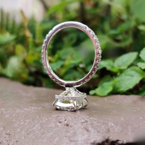 Coussin Taille Blanc Gros Diamant Caché Halo Mariage et Fiançailles pour les Femmes Promise Day en Moissanite Argent Sterling 925 - Product Image 5