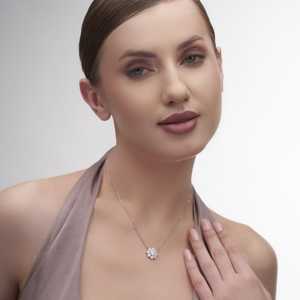 Collar con Colgante de Diamantes en Forma de Círculo Clásico de 3.87 Ct para Mujer en Oro Blanco de 14K, Joyería Cultivada en Laboratorio - Product Image 3