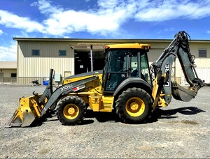 310 SJ 4x4 chargeuse-pelleteuse avec cabine X-hoe Turbo Power Shift Ride Control godet de creusement et commandes de pelle rétro à 2 bâtons - Product Image 3