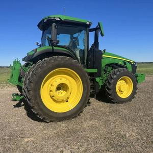 Tractor John Deere disponible ahora para un rendimiento agrícola confiable, construido con resistencia y durabilidad para cualquier actividad agrícola. - Product Image 2
