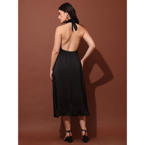 Robe mi-longue ajustée et évasée en satin de soie mélangée avec col bénitier et finition brillante Robe à ourlet évasé sans manches en pouces - Product Image 2