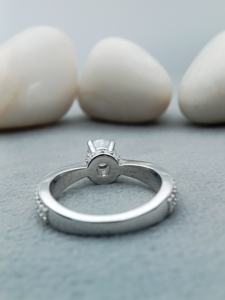 D'VINS JEWELS Anillo de compromiso Estilo clásico y Art Déco Forma Esmeralda VVS Lab Grown Moissanite y plata 925 para boda - Product Image 6