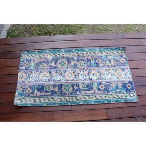 Alfombra Turca de 1.9x3.6 pies, Alfombra Pequeña Vintage, Alfombra Marroquí de Lana Azul y Blanca - Product Image 1