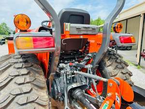 Tracteur agricole 4x4 à transmission par engrenages, 233 CV, haute productivité - Product Image 3