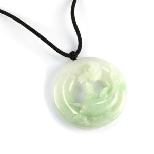 Collier en jade vert pomme pur sculpté en forme de corde, pendentif fin de 197,50 carats - Product Image 1