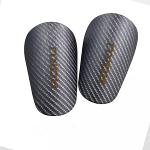 Protège-tibias et manchons de protection pour le football avec logo personnalisé, en matériau composite et protection professionnelle pour l'entraînement au football - Product Image 1