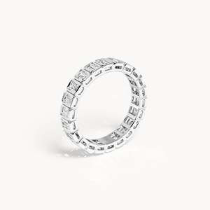 Anillo de Memoria con Bisel de Esmeralda, Diamante Cultivado en Laboratorio de 1.6 Quilates, Oro de 14k - Product Image 3