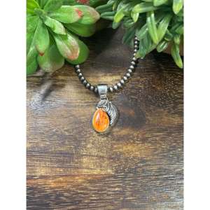 Colgante Navajo Hecho a Mano de Ostra Espinosa y Plata de Ley con Engaste de Bisel e Incrustaciones de Turquesa y Ópalo, Joyería Religiosa para Regalos - Product Image 1