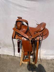 Ensemble de selle western en cuir haut de gamme avec motif Barrel Racing et arceau en bois |   Accessoires d'équitation en acier inoxydable façonnés à la main - Product Image 3