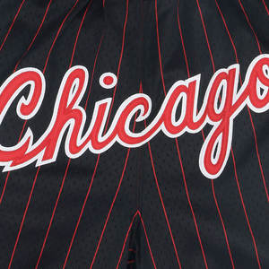 Short de basket-ball personnalisé en maille pour hommes vente en gros de poches à fermeture éclair double couche broderie cousue solide taille élastique cordon de serrage - Product Image 3